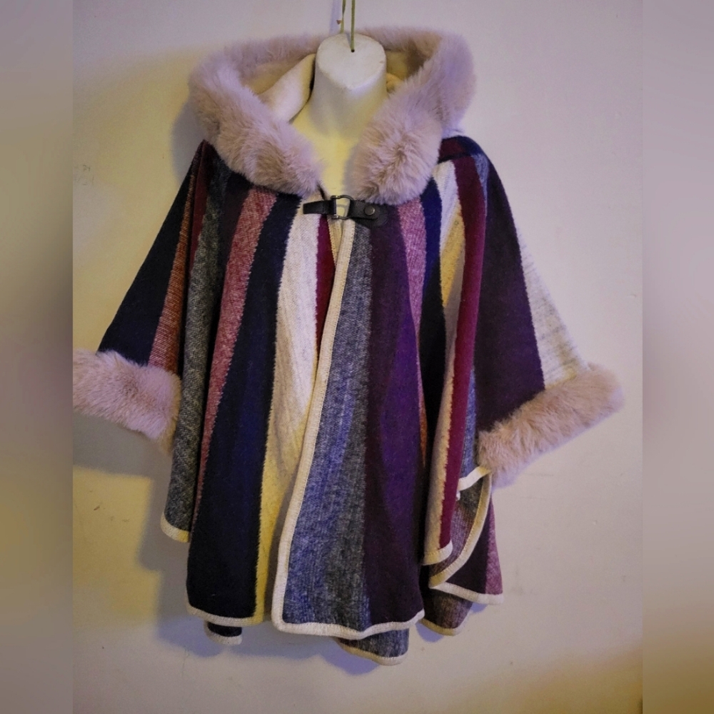 Cape hoodie poncho
